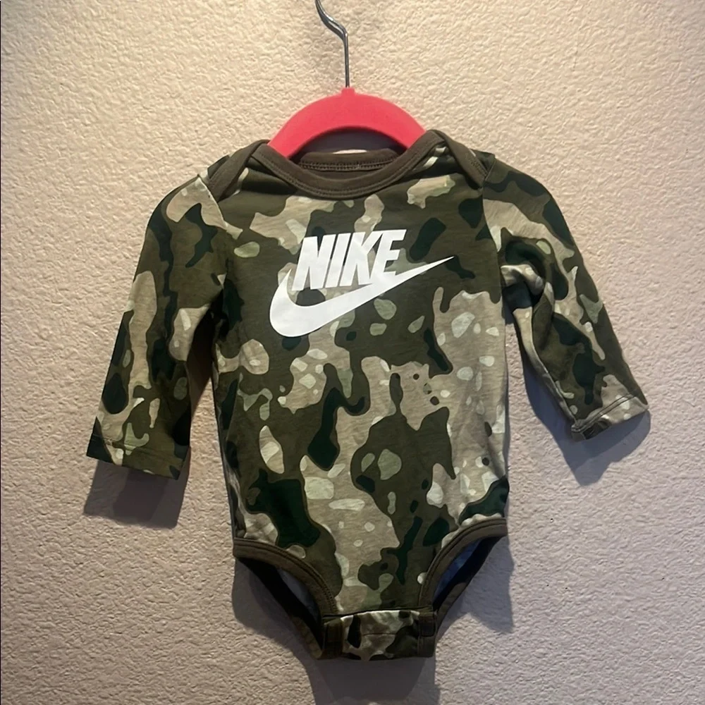 Nike Baby Babies Camouflage Camo Onesie Romper Size 6 Months